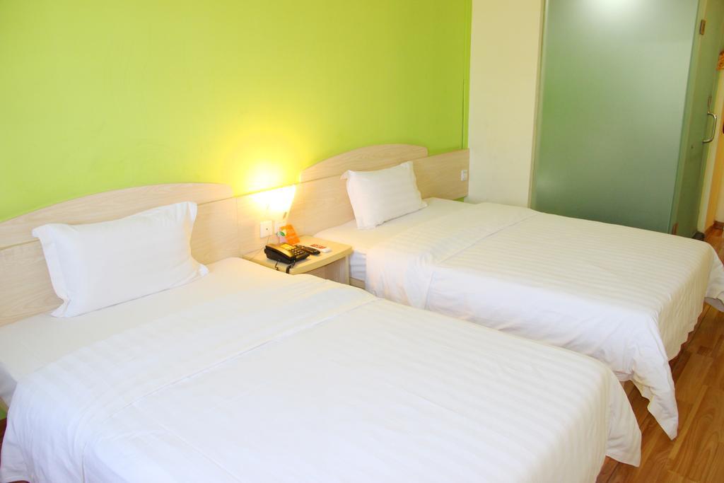 7Days Inn Premium Guangzhou Tianhe West Tiyu Road Subway Station Bagian luar foto