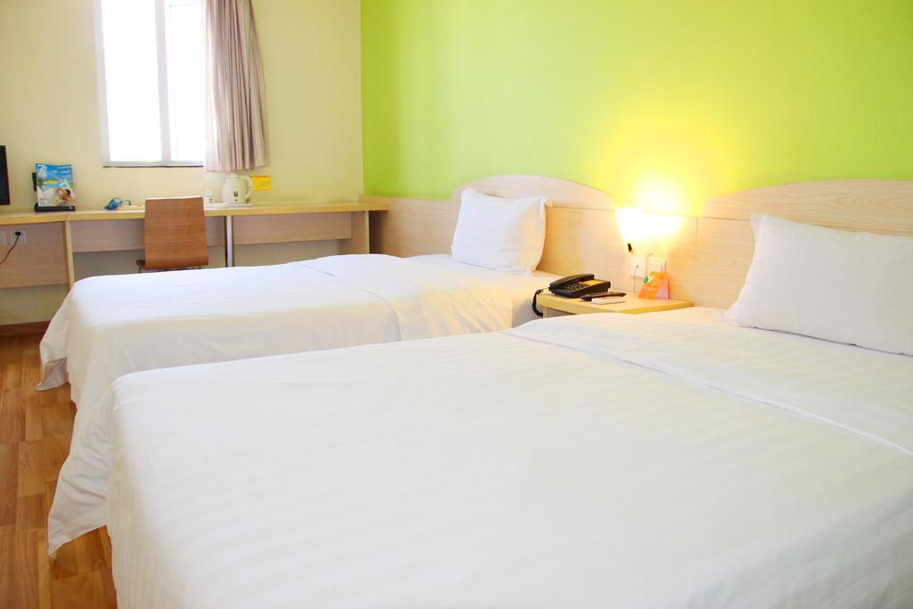 7Days Inn Premium Guangzhou Tianhe West Tiyu Road Subway Station Bagian luar foto