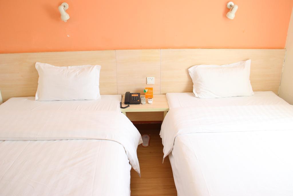 7Days Inn Premium Guangzhou Tianhe West Tiyu Road Subway Station Bagian luar foto