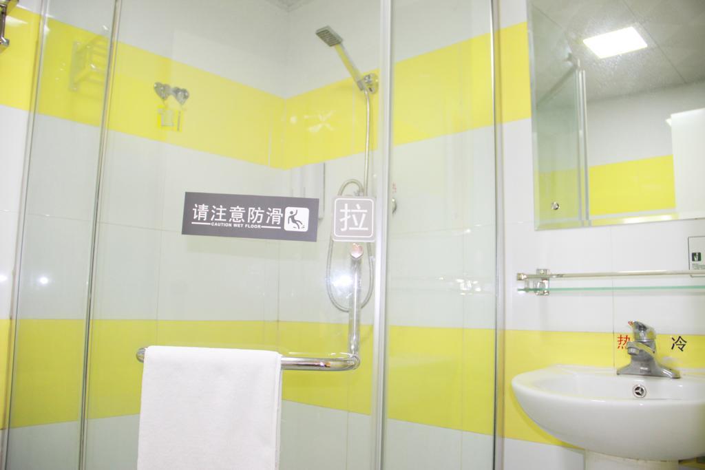 7Days Inn Premium Guangzhou Tianhe West Tiyu Road Subway Station Bagian luar foto