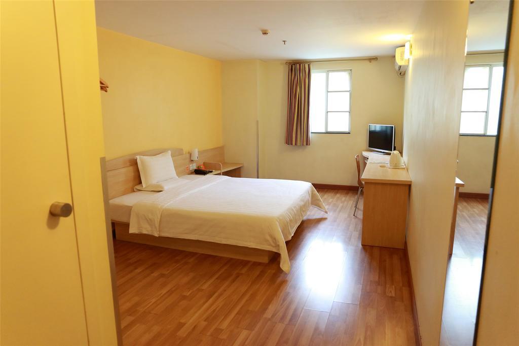 7Days Inn Premium Guangzhou Tianhe West Tiyu Road Subway Station Bagian luar foto