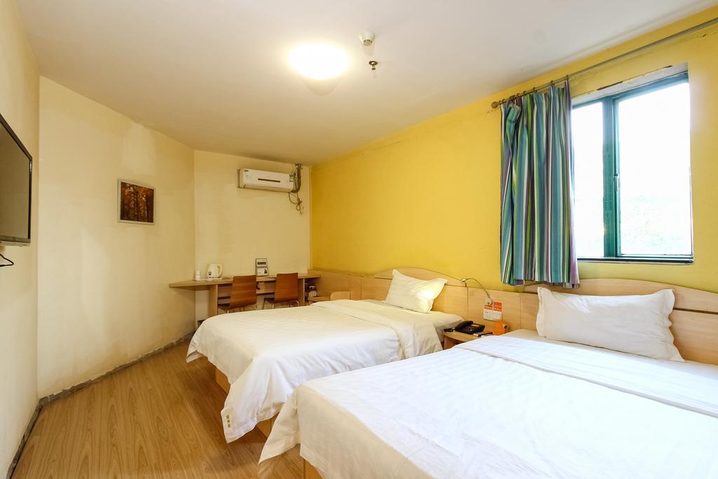 7Days Inn Premium Guangzhou Tianhe West Tiyu Road Subway Station Bagian luar foto