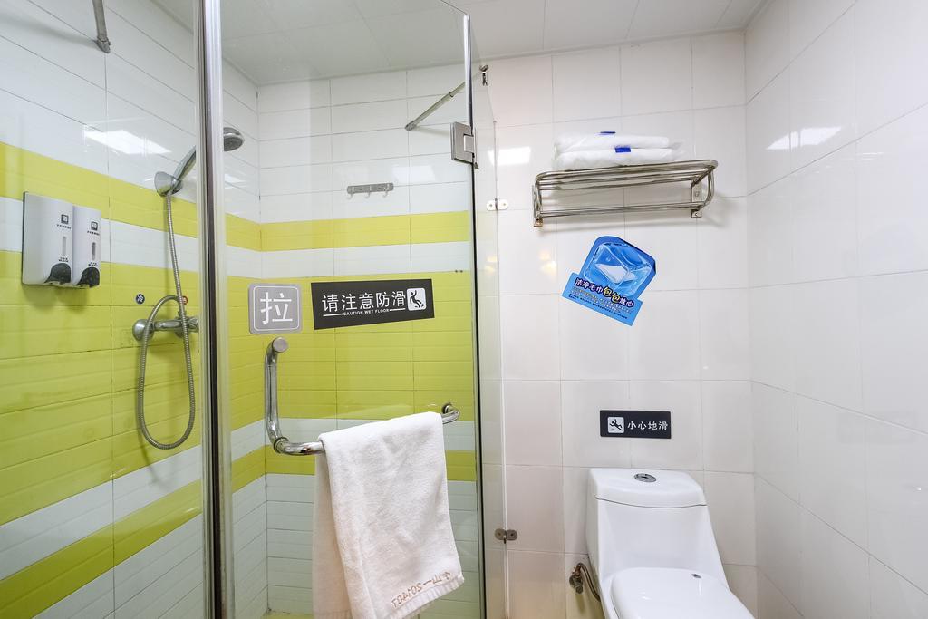 7Days Inn Premium Guangzhou Tianhe West Tiyu Road Subway Station Bagian luar foto