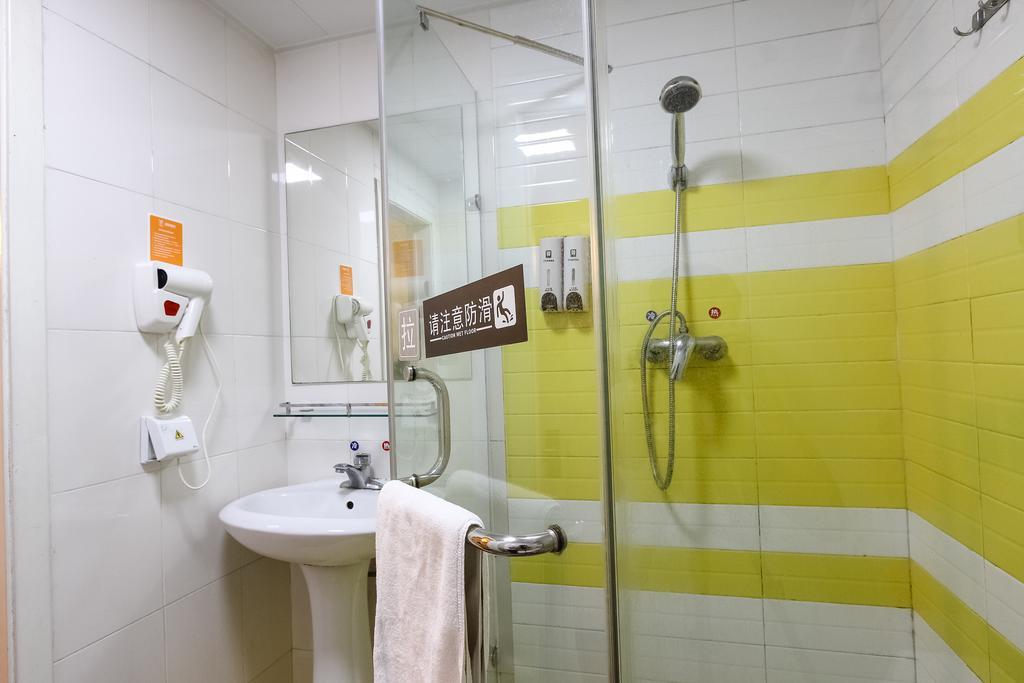 7Days Inn Premium Guangzhou Tianhe West Tiyu Road Subway Station Bagian luar foto